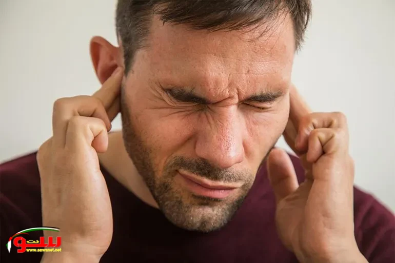 ما أسباب طنين الأذن الموضوعي؟