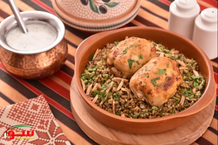 فريكة دجاج باللوز