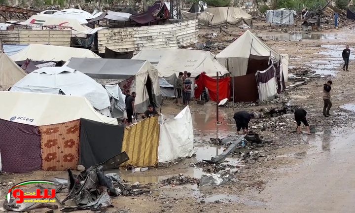 الطقس العاصف يفاقم أوضاع خيام النازحين و غارات وقصف مدفعي في غزة