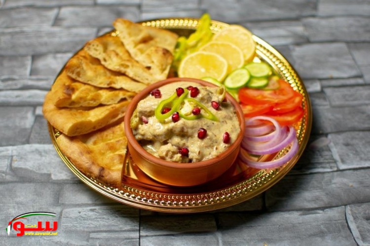 سلطة بابا غنوج بالرمان والليمون